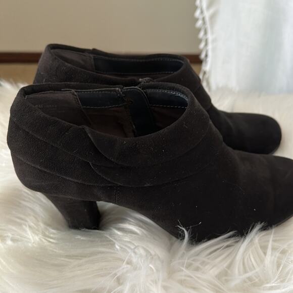 Aerosoles | Role Player Faux Suede Booties Size 8 - Picture 4 of 10